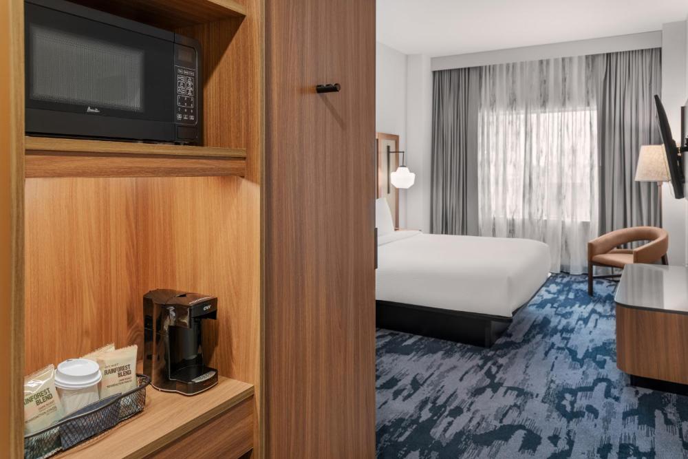 Standard King Room - Hearing Accessible interior